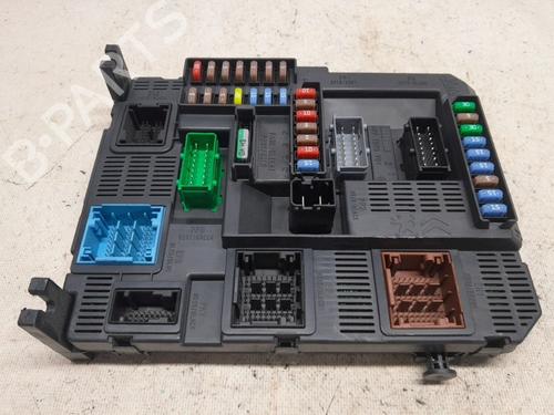 Used Fuse box CITROËN C4 CACTUS 1.2 VTi 82 (82 hp) 30378479