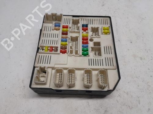 Used Fuse box RENAULT MEGANE III Hatchback (BZ0/1_, B3_) 1.4 TCe (BZ0F, BZ1V) (131 hp) 32330632