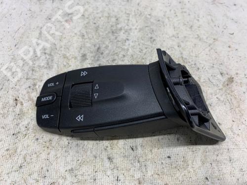 Used Steering wheel controls Steering wheel controls 37724713 37724713