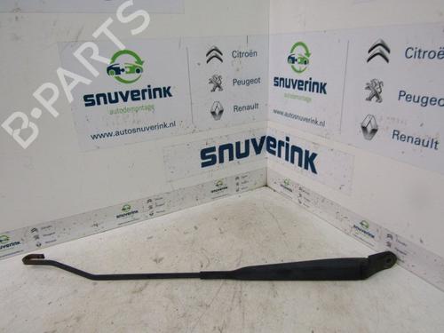 Used Front windshield wiper arm RENAULT KANGOO Express (FW0/1_) 1.5 dCi 85 (FW0K, FW0L, FW0B) (86 hp) 13189490