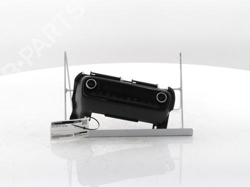 climate-control-toyota-yaris-_p21_-_pa1_-_ph1_-2020-29241591 main image
