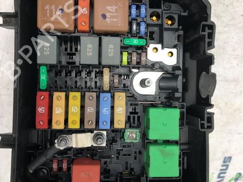 Used Fuse box Fuse box 19530001 19530001