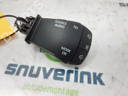 Used Steering wheel controls Steering wheel controls 19113240 19113240