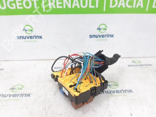 Used Fuse box Fuse box 24647583 24647583