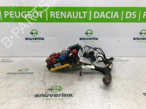 Used Fuse box Fuse box 24647409 24647409