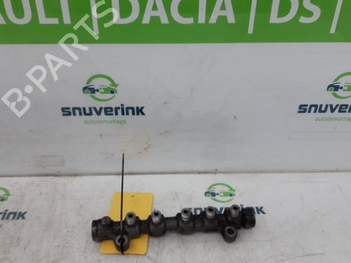 Used Injection rail RENAULT MASTER II Van (FD) 2.5 dCi (120 hp) 18950475