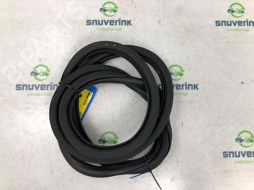 Used Rubber door seal PEUGEOT 208 II (UB_, UP_, UW_, UJ_) 1.2 PureTech 100 (101 hp) 21193715