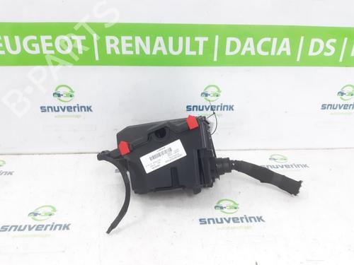 Used Fuse box PEUGEOT 5008 II (MC_, MJ_, MR_, M4_) 1.2 THP (MRHNYH, MRHNYW, MRHNSJ, MRHNSU, MRHNSM) (131 hp) 27093182