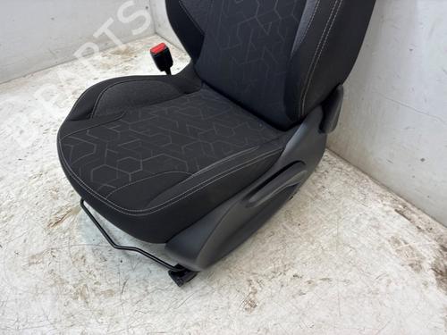 Left front seat PEUGEOT 2008 I (CU_) 1.2 THP 110 / PureTech 110 | BP30186666C15 