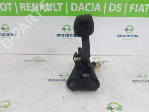 Used Clutch pedal RENAULT CLIO V (B7_) 1.0 TCe 100 (B7MT) (101 hp) 25379268