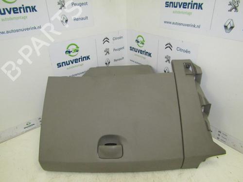 Used Glove box RENAULT GRAND SCÉNIC II (JM0/1_) 2.0 (135 hp) 21111161