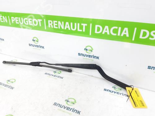 Used Front windshield wiper arm RENAULT TWINGO III (BCM_, BCA_) 1.0 SCe 70 (71 hp) 13195132