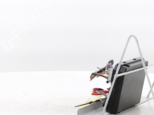 Fuse box RENAULT ARKANA I (LCM_, LDN_) 1.6 E-TECH 145 (LDMU) | BP30758299E1