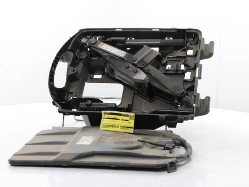 jack-kit-renault-trafic-iii-van-fg_-2014-34423591 main image