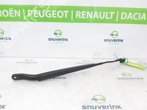 Used Front windshield wiper arm OPEL CORSA F (P2JO) 1.2 (68) (75 hp) 21193932