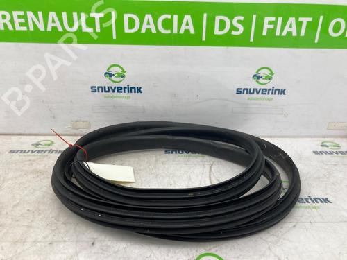 Used Rubber door seal RENAULT CLIO IV Grandtour (KH_) 1.5 dCi 90 (KHN3, KHN4) (90 hp) 23987699