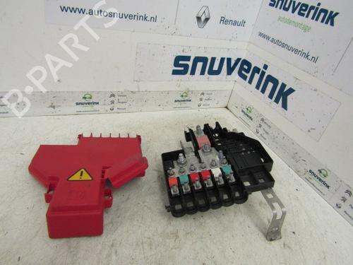 Used Fuse box Fuse box 17027090 17027090
