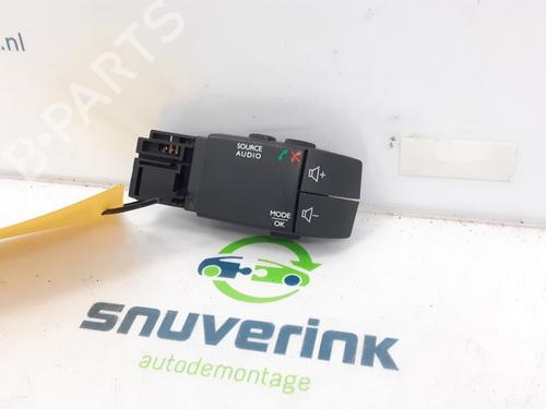 Used Steering wheel controls Steering wheel controls RENAULT TWINGO II (CN0_) 1.2 16V (CN04, CN0B) (75 hp) 13193762 13193762