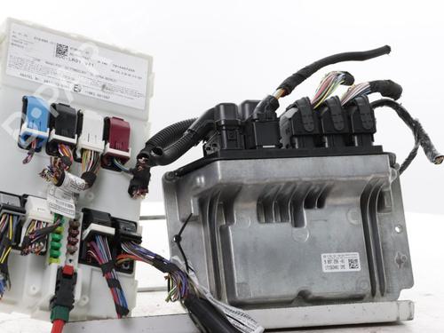 Calculateur moteur (ecu) Calculateur moteur (ecu) 38110752 38110752