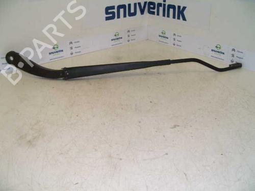 Used Front windshield wiper arm RENAULT MEGANE II Estate (KM0/1_) 1.5 dCi (KM1F) (86 hp) 21110955