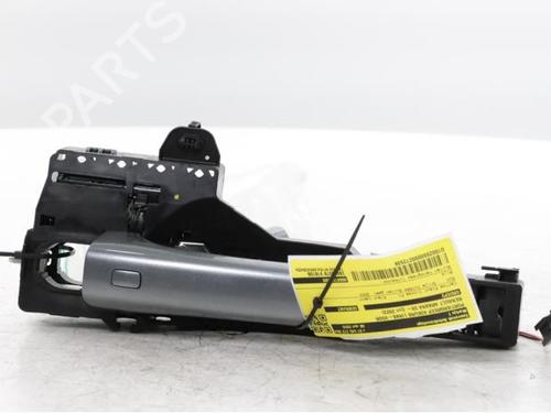 front-left-exterior-door-handle-renault-arkana-i-lcm_-ldn_-2019-33845827 main image