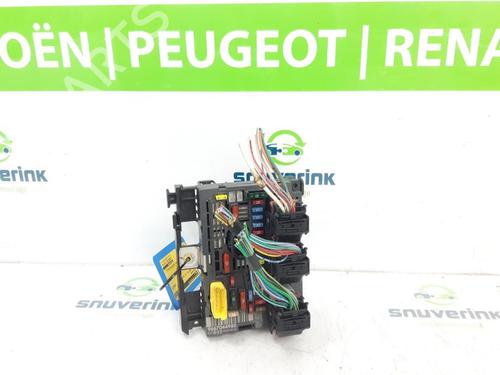 Used Fuse box Fuse box 12245288 12245288