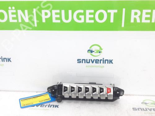 Used Warning switch PEUGEOT 3008 II SUV (MC_, MR_, MJ_, M4_) 1.6 PureTech 180 (M45GFR, M45GFU) (181 hp) 18691636