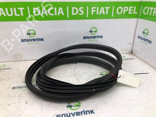Used Rubber door seal RENAULT CLIO IV Grandtour (KH_) 1.5 dCi 90 (KHN3, KHN4) (90 hp) 23987880
