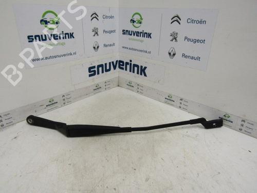 Used Front windshield wiper arm PEUGEOT 308 I (4A_, 4C_) 1.6 16V (120 hp) 21111221