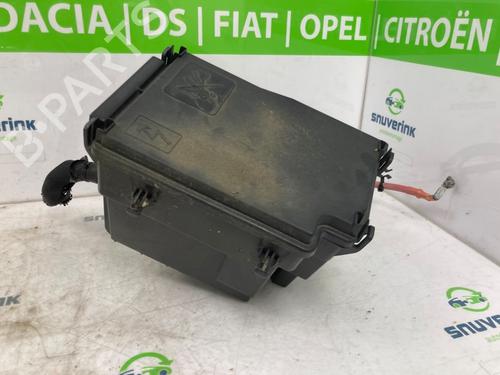 Used Fuse box RENAULT TRAFIC III Van (FG_) 1.6 dCi 125 (FGMH) (125 hp) 21194328