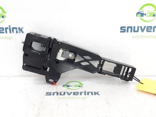 front-right-exterior-door-handle-renault-arkana-i-lcm_-ldn_-16-e-tech-145-ldmu-2019-10807360 main image