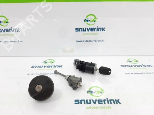 Contactslot PEUGEOT 208 I (CA_, CC_) 1.2 VTI 82 (82 hp) 13324327