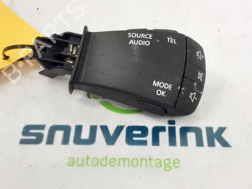 Used Steering wheel controls Steering wheel controls 17122317 17122317