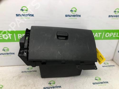 Used Glove box Glove box RENAULT TRAFIC III Van (FG_) 2.0 dCi 120 (FGMN) (120 hp) 40579352 40579352