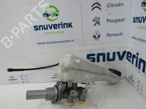 Used Brake master cylinder PEUGEOT EXPERT Van (V_) 2.0 BlueHDi 120 (122 hp) 10794365