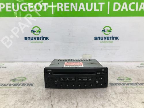 Autoradio PEUGEOT 206+ (2L_, 2M_) 1.4 i (2LKFWA, 2MKFWA) (75 hp) 13534843