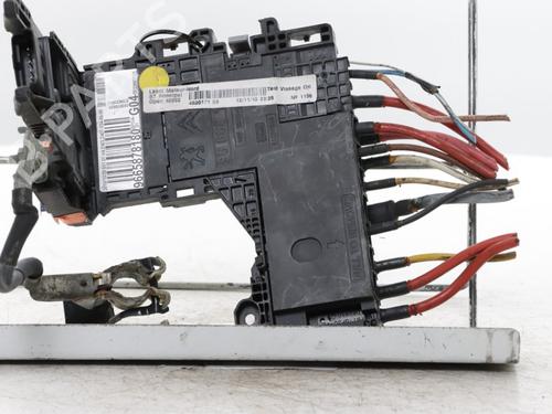 Used Fuse box Fuse box 36779942 36779942