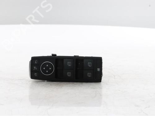 switch-mercedes-benz-cla-coupe-c117-2013-2014-2015-2016-2017-2018-2019-39036292 main image
