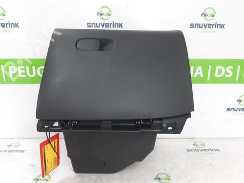 Used Glove box Glove box 19147854 19147854