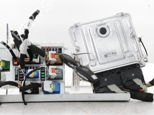 Used Engine control unit (ECU) Engine control unit (ECU) PEUGEOT 408 II (FP_, F3_, FM_) Hybrid 136 (FPHPYC) (136 hp) 34563355 34563355