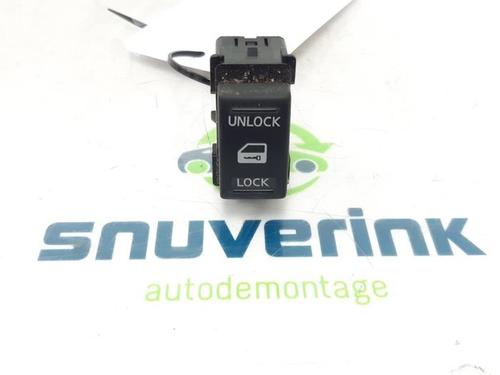 switch-nissan-nv200-van-2010-40573453 main image