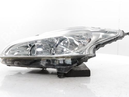Venstre forlygte Venstre forlygte PEUGEOT 208 I (CA_, CC_) 1.2 VTI 82 (82 hp) 39716876 39716876