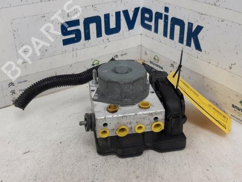 Pompe ABS RENAULT CLIO IV Grandtour (KH_) 1.5 dCi 90 (KHN3, KHN4) (90 hp) 10799493