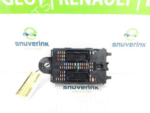 Used Fuse box Fuse box 16409817 16409817