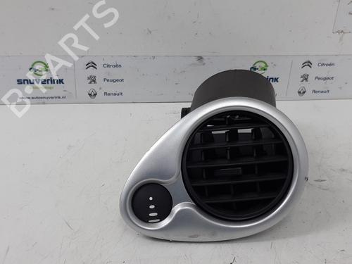 Air vent RENAULT CLIO III (BR0/1, CR0/1) 1.5 dCi (88 hp) 15795510