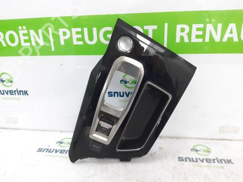 Used Middle console PEUGEOT 3008 II SUV (MC_, MR_, MJ_, M4_) 1.2 THP/ PureTech 130 (MRHNSM, MRHNSU, MRHNSJ, MRHNYW,... (131 hp) 24164877