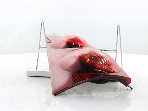 Venstre baglygte PEUGEOT 107 (PM_, PN_) 1.0 (68 hp) 31049990