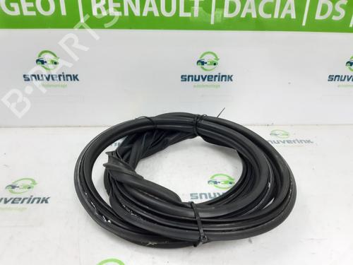 Used Rubber door seal PEUGEOT 2008 II (UD_, US_, UY_, UJ_, UR_, UC_) 1.2 PureTech 130 (USHNS, URHNS) (130 hp) 19148001