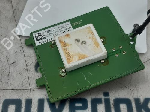 Antenne/Base TESLA MODEL 3 (5YJ3) EV AWD (441 hp) 24477168