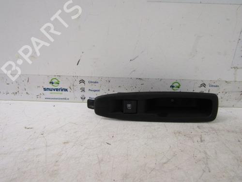 Used Switch RENAULT CAPTUR I (J5_, H5_) 0.9 TCe 90 (90 hp) 10791917